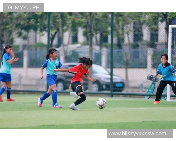 青春拼搏少年足球赛展现梦想与团队精神的精彩瞬间